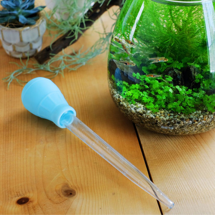 お掃除に便利なちょっと長めのスポイト *